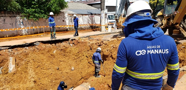 ATUALIZAÇÃO (23h): finalização dos trabalhos para correção de vazamento em adutora na Av. Coronel Teixeira ATUALIZAÇÃO (23h): finalização dos trabalhos para correção de vazamento em adutora na Av. Coronel Teixeira