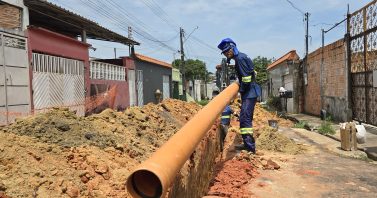 Obras de esgoto avançam no Jorge Teixeira e primeiras áreas entram em operação até o fim do ano