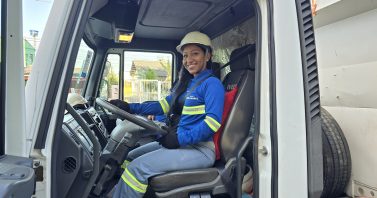 “As pessoas reconhecem nosso trabalho”: mulheres participam de mudança no saneamento básico de Manaus