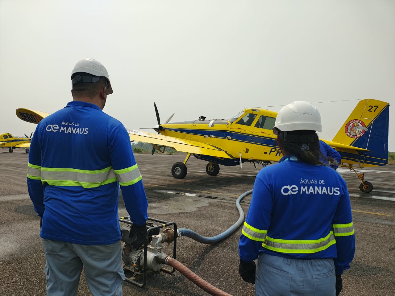 Caminhões-pipa da Águas de Manaus reforçam ações de combate aos incêndios florestais no Amazonas